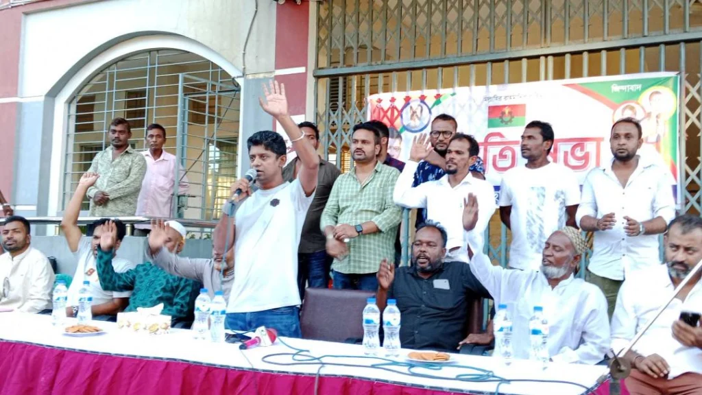 ফেনীর বন্যার্তদের পাশে মাহমুদনগর যুব সমাজ