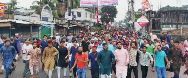 ভোলায় বৃষ্টি উপেক্ষা করে ছাত্র-জনতার গণমিছিল