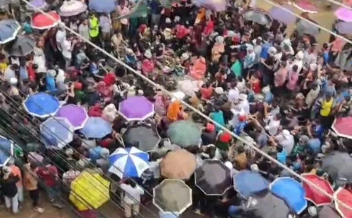 ফুলবাড়ীতে সড়ক অবরোধ করে  বিক্ষোভ