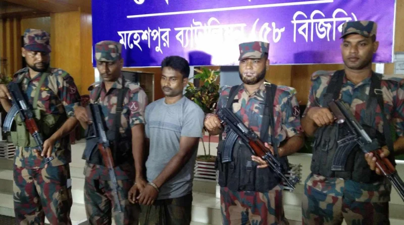 জেল পলাতক আসামী ভারতে পালানোর সময় বিজিবির হাতে আটক
