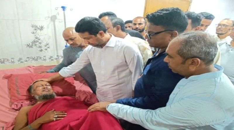 বহিস্কৃতদের হামলায় আহত টিপুকে দেখতে হাসপাতালে আজাদ