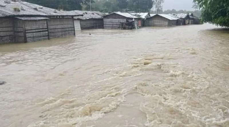 টানা ভারী বৃষ্টিতে কক্সবাজার শহরের প্রায় ৯০ শতাংশ এলাকা পানির নীচে