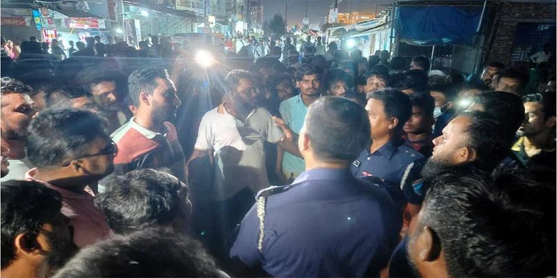 সিদ্ধিরগঞ্জে বিএনপি নেতা শামীম ঢালীর চাঁদাবাজি-ছাত্রদল বাঁধা দেওয়ায় সংঘর্ষ আহত-৭