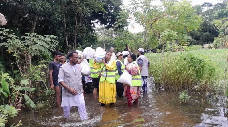 সাকসেস হিউম্যান রাইটস এর উদ্যোগে বন্যার্তদেরমাঝে উপহার সামগ্রী বিতরণ
