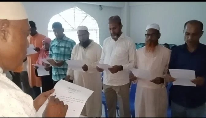 বরগুনা তালতলী ব্যবসায়ী সমিতির নবনির্বাচিত কমিটির শপথ