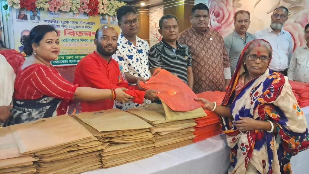 না’গঞ্জ শহরে ৫শ সনাতন পরিবারকে বস্ত্র বিতরণ ও আর্থিক উপহার দিলেন : দিদার খন্দকার