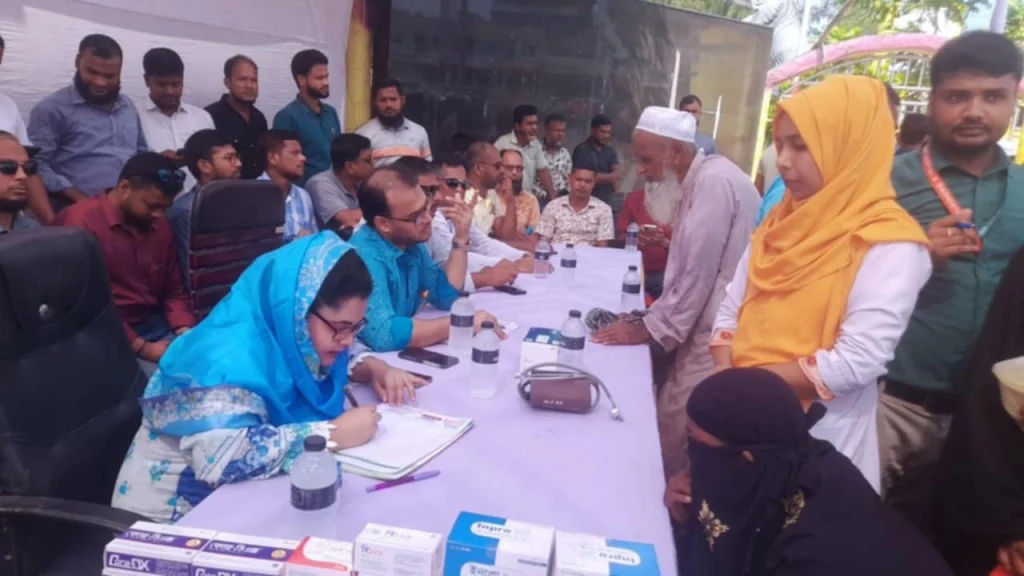 যুবদলের প্রতিষ্ঠাবার্ষিকী উপলক্ষে ভোলার চরফ্যাশন ও মনপুরায় ফ্রি মেডিকেল ক্যাম্প