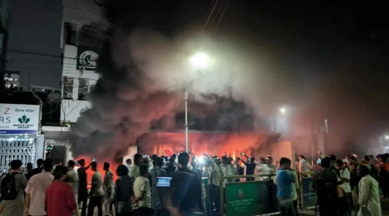  জাতীয় পার্টির কেন্দ্রীয় কার্যালয়ে ভাঙচুর ও অগ্নিসংযোগ