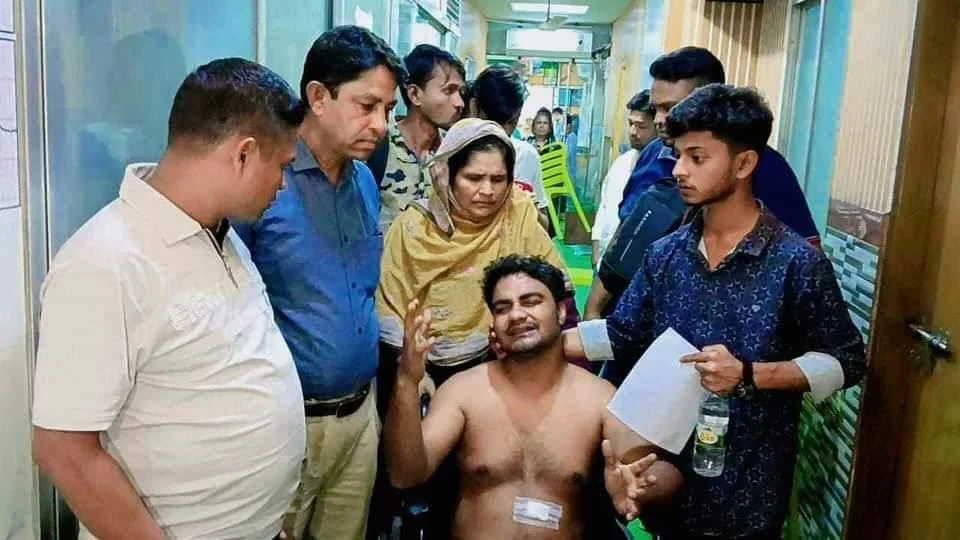সংবাদ প্রকাশের জেরে সাংবাদিককে মারধর