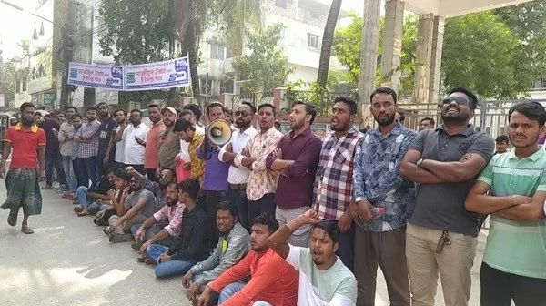  চাঁদপুরে সিভিল সার্জন ডা. মোহাম্মদ নুর আলম দীনের পদত্যাগের দাবিতে বিক্ষোভ