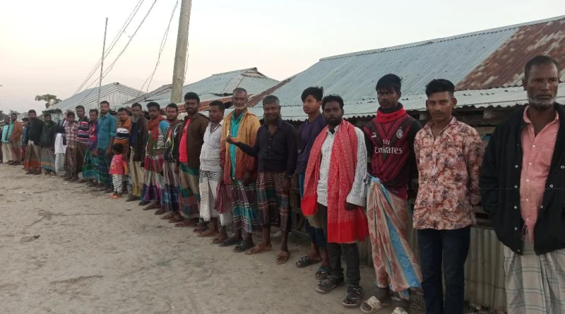 তালতলীতে দালাল মুক্ত’র দাবিতে মানববন্ধন