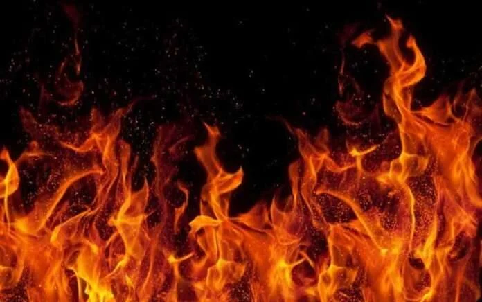 আড়াইহাজারে স্পিনিং মিলে আগুন, ৩ ঘণ্টা পর নিয়ন্ত্রণে