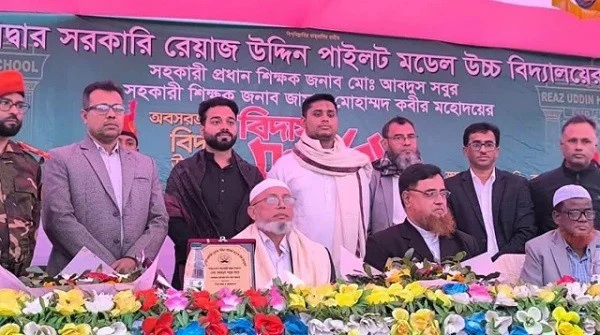 শিক্ষকতাকে পেশাকে প্রথম শ্রেণির পেশা হিসেবে স্বীকৃতি দিতে হবে : হাসনাত আব্দুল্লাহ
