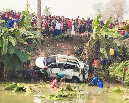 ফরিদপুরে সড়ক দুর্ঘটনায় নারায়ণগঞ্জের ৫ জন নিহত