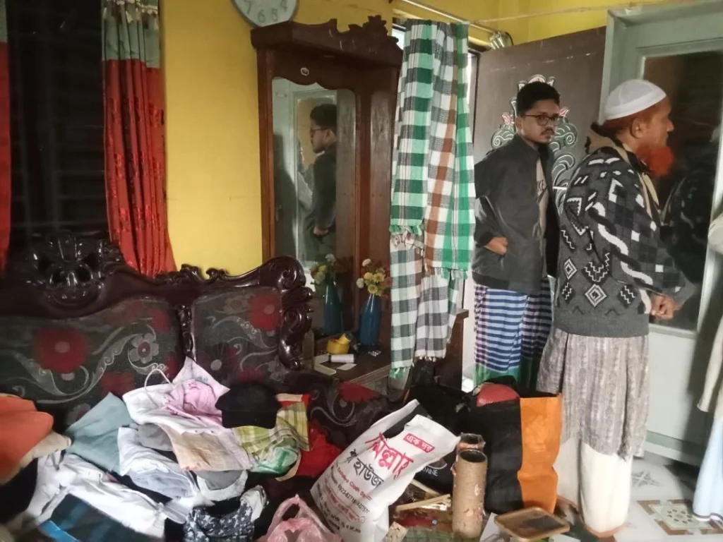 আড়াইহাজারে এক রাতে তিন বাড়িতে ডাকাতি, আহত ২