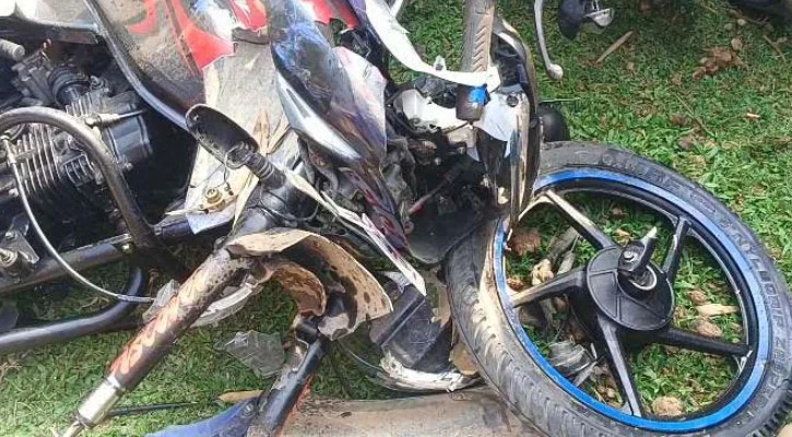 মহেশপুরে গাছের সাথে মোটরসাইকেলের ধাক্ক স্কুল ছাত্র নিহত