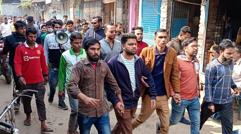 ফুলবাড়ীতে মদের দোকান বন্ধের দাবিতে বিক্ষোভ