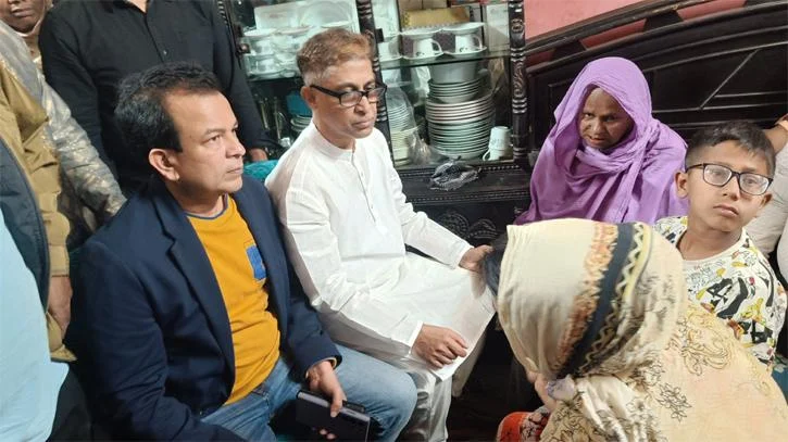 ফতুল্লায় দুর্বৃত্তদের গুলিতে নিহত স্বেচ্ছাসেবক দল নেতার পরিবারের পাশে বিএনপি