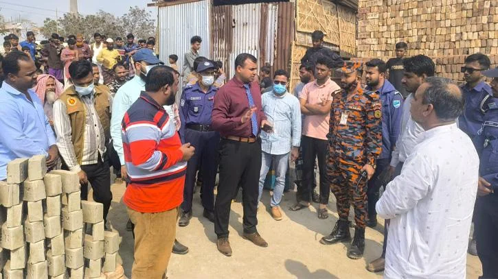 বক্তাবলীতে অবৈধ ২ ইটভাটা বন্ধ ও ২ লাখ টাকা জরিমানা