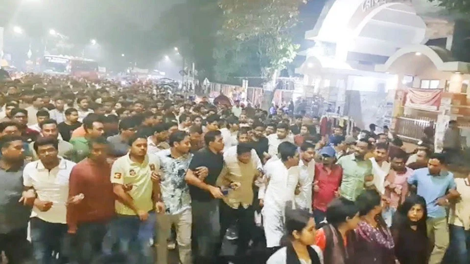 খুলনায় ছাত্রদল-বৈষম্যবিরোধীদের পাল্টাপাল্টি বিক্ষোভ