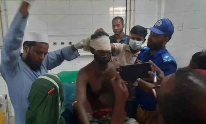 ভোলায় চুরির অভিযোগে চোখ তুলে দিল গ্রামবাসী