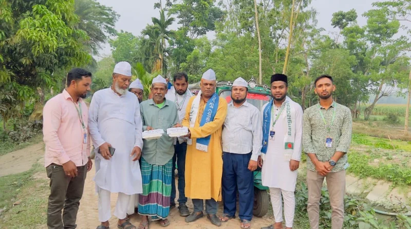 মতলব উত্তরে মইনীয়া যুব ফোরামের উদ্যোগে রোজাদারদের মাঝে ইফতার বিতরন