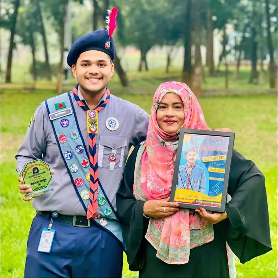 প্রেসিডেন্ট’স স্কাউট অ্যাওয়ার্ড অর্জন করলেন সোনারগাঁয়ের আলিফ মাহমুদ উৎসর্গ মা কে