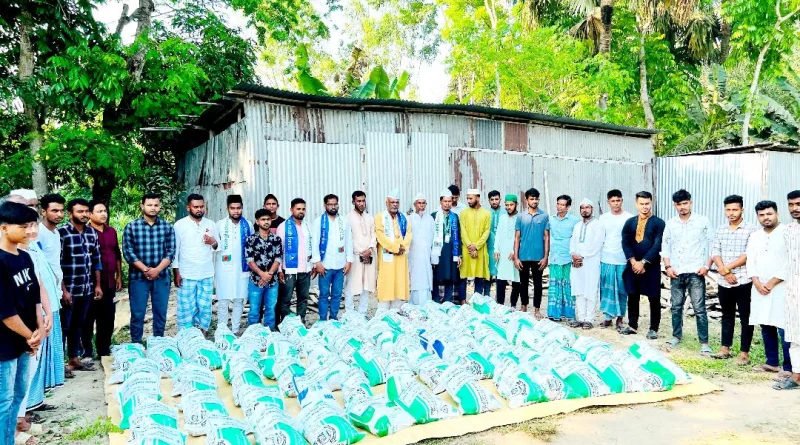 মতলব উত্তরে মইনীয়া যুব ফোরামের উদ্যোগে ১০০ পরিবারের মাঝে ঈদ উপহার 