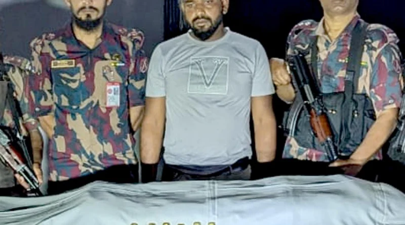 মহেশপুরে স্বর্নের ৬টি বারসহ চোরাকারবারী আটক