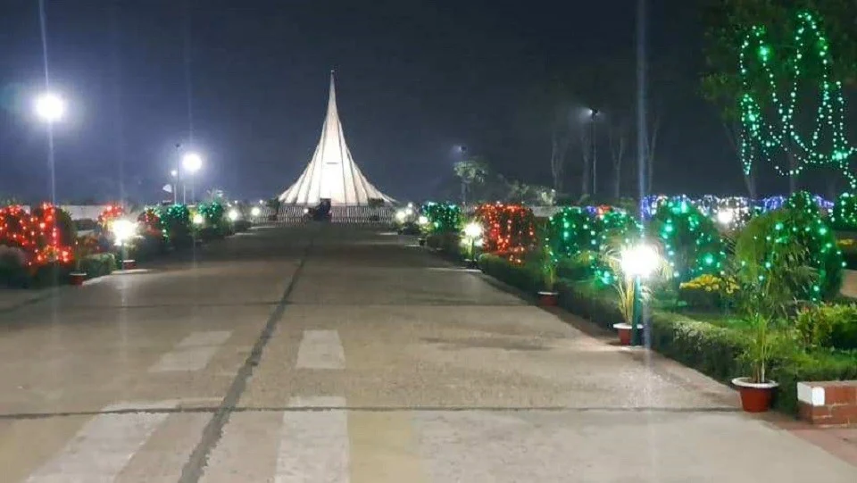 প্রস্তুত সুসজ্জিত স্মৃতিসৌধ নিরাপত্তায় ঢেকে ফেলেছে আইনশৃংখলা বাহিনী