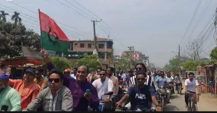 ফুলবাড়ীতে মোটরসাইকেল শোভা যাত্রা  করলেন এমপি প্রার্থী সাহাজুল