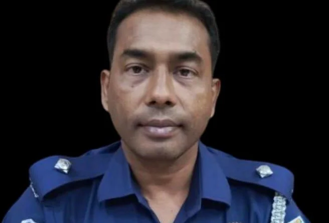 থানায় বসে টাকা নেওয়া সেই ওসিকে ফরিদপুরে বদলি