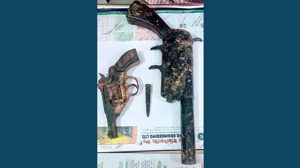 আড়াইহাজারে পরিত্যক্ত অস্ত্র ও গুলি উদ্ধার