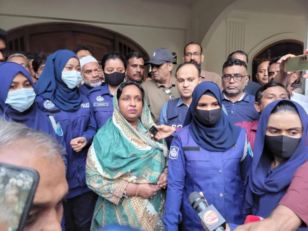 আইভীকে আরো দুটি মামলায় শ্যোন অ্যারেষ্ট দেখানোর আদেশ