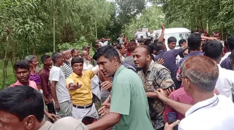 শেরপুরে উপদেষ্টা রিজওয়ানা হাসানের গাড়ি বহরে হামলা