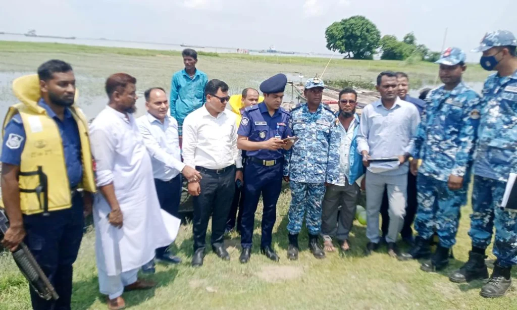 মতলবে নিষেধাজ্ঞা না মানায় জব্দকৃত ৭টি জেলে নৌকা নিলামে বিক্রি