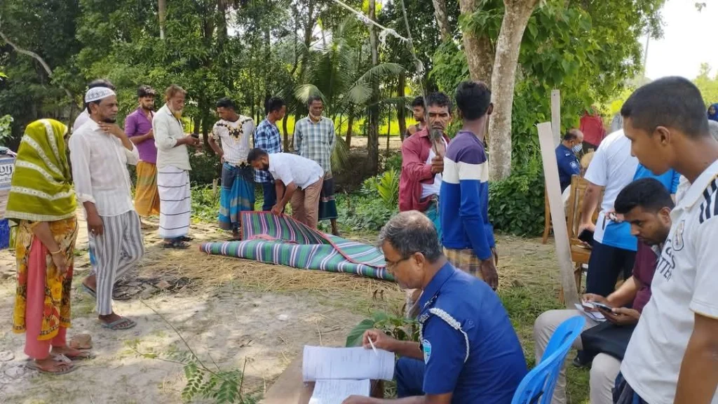 মতলব উত্তরে পিকআপ উল্টে সড়ক দূর্ঘটনায় নিহত ১,আহত ৩