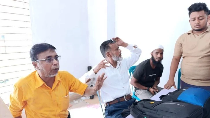 ঘুষবাণিজ্যের অভিযোগে সিদ্ধিরগঞ্জে ভূমি জরিপ কর্মকর্তা অবরুদ্ধ