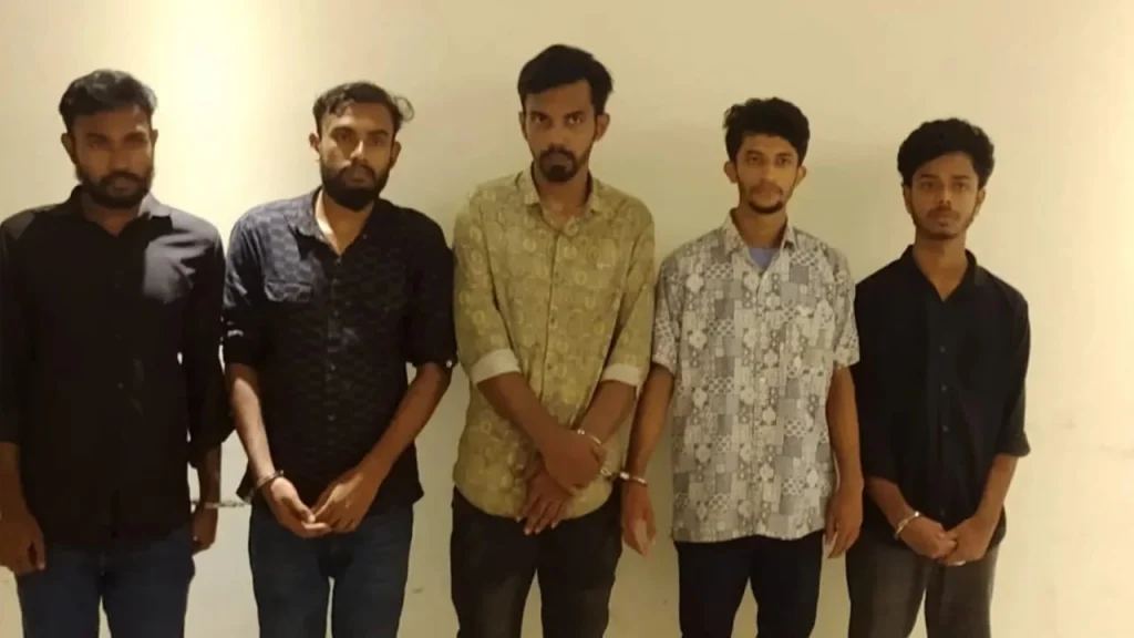 গুলশানে সমন্বয়ক পরিচয় দানকারী ৫ চাঁদাবাজ হাতেনাতে গ্রেপ্তার