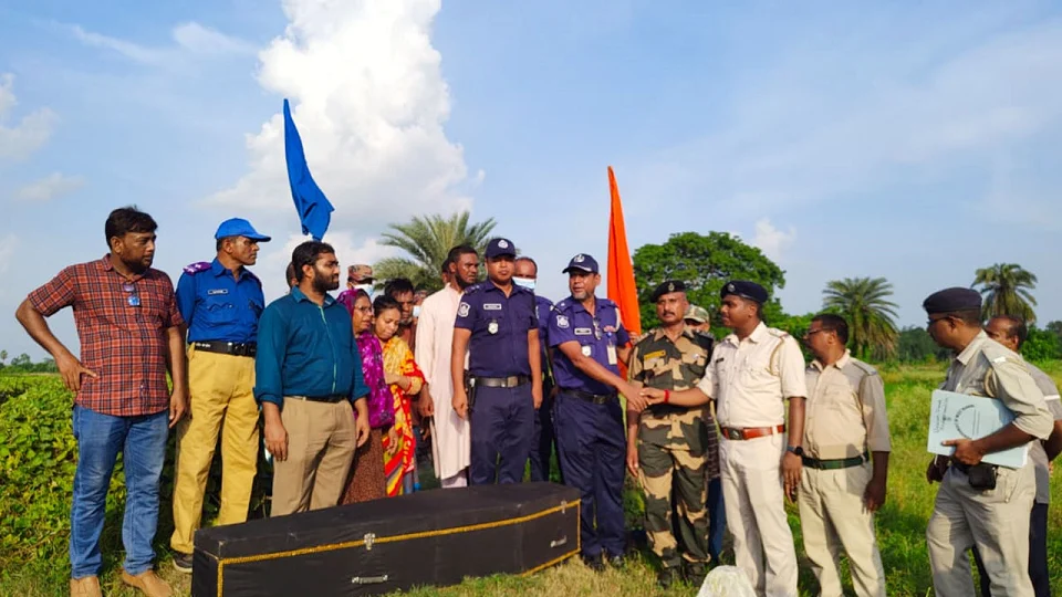 মহেশপুর সীমান্তে ৭৩ দিন পর বিএসএফ ফেরত দিল নিহত ওবায়দুলের মরদেহ