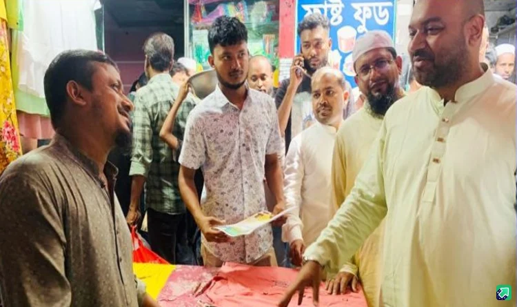 সিদ্ধিরগঞ্জের ফুটপাতে চাঁদাবাজি প্রতিরোধে সাদরিলের লিফলেট বিতরণ