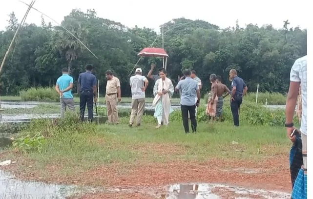 ময়মনসিংহের গৌরীপুরে বালুয়া নদী থেকে তিনটি অবৈধ বাঁধ অপসারণ