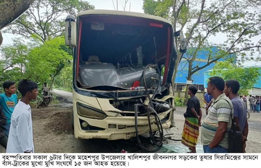 মহেশপুর বাস-ট্রাকের মুখো মুখি সংঘর্ষে ১৫ জন আহত