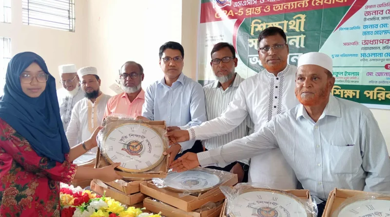 বকশীগঞ্জে মেধাবী শিক্ষার্থীদের সম্মাননা দিলো রফিক ফাউন্ডেশন