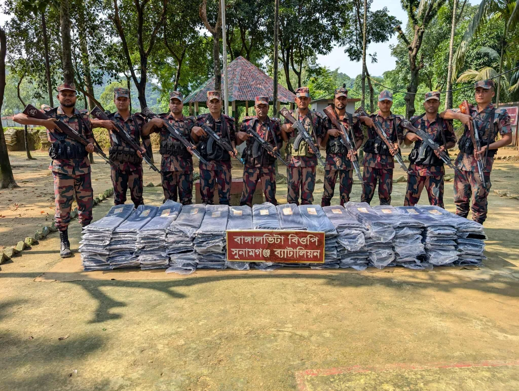 সুনামগঞ্জে বিজিবি”র যৌথ অভিযানে বিপুল পরিমান অবৈধ ভারতীয় ব্লেজারের কাপড় আটক