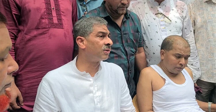 সিদ্ধিরগঞ্জে ৪২ কোপ খাওয়া সেই ছুট্টু’র দায়িত্বভার নেন – শহীদ উদ্দিন চৌধুরী