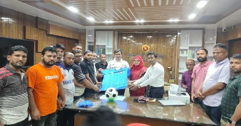 চাঁদপুর ডিসি ফুটবল কাপের জন্য জার্সি উন্মোচন করলো -মতলব উত্তরের ইউএনও