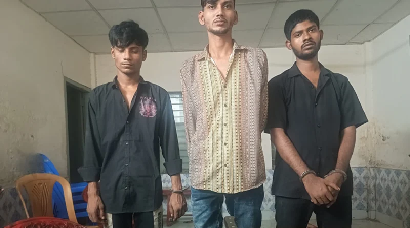 রাজধানীর মোহাম্মদপুরে ‘কব্জি কাটা’ গ্রুপের তিন সদস্য আটক