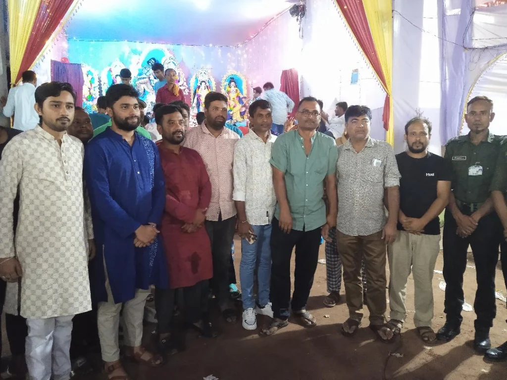 ফুলবাড়ীতে বিভিন্ন পূজা মন্ডপ পরিদর্শন করলেন এনসিপির নেতৃবৃন্দ 