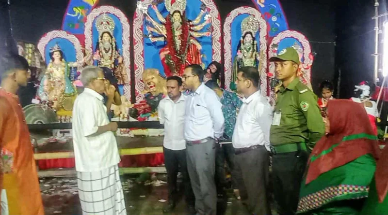 না.গঞ্জ সদরের বিভিন্ন পূজা মন্ডপ পরিদর্শনে প্রাণিসম্পদ কর্মকর্তা কর্মকর্তা ইউনুস আলী